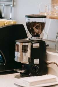 manual vs electric coffee grinders